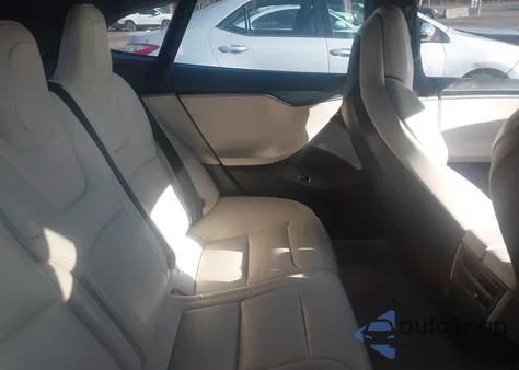 2019 Tesla Model S 100D/75D/Long Range/Standard Range z USA, uszkodzony, nr VIN 5YJSA1E2XKF331744